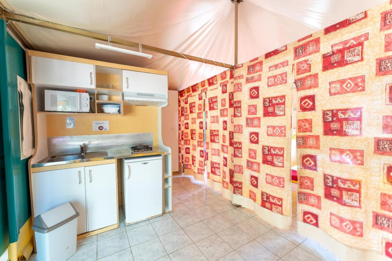 Camping Les Reflets Du Quercy Hotell Crayssac Exteriör bild