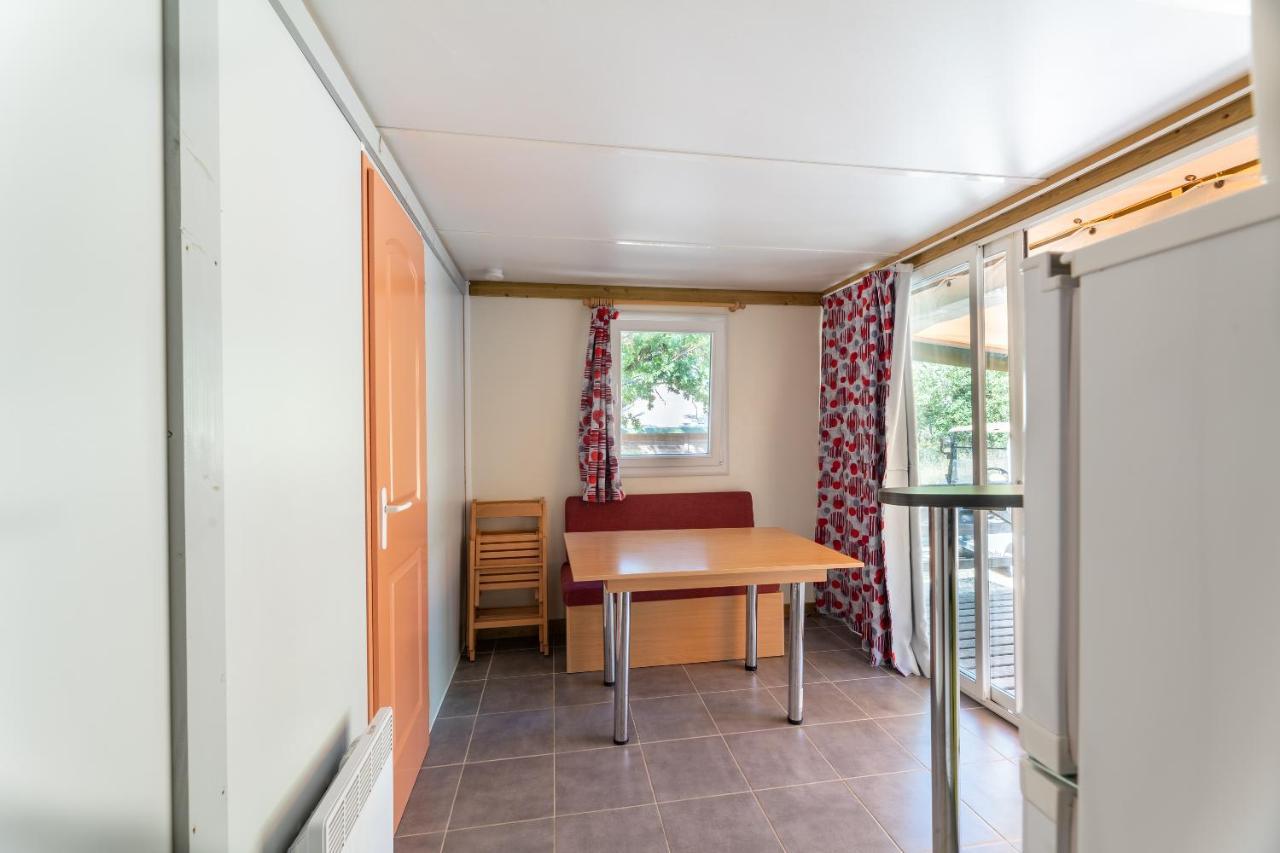 Camping Les Reflets Du Quercy Hotell Crayssac Exteriör bild
